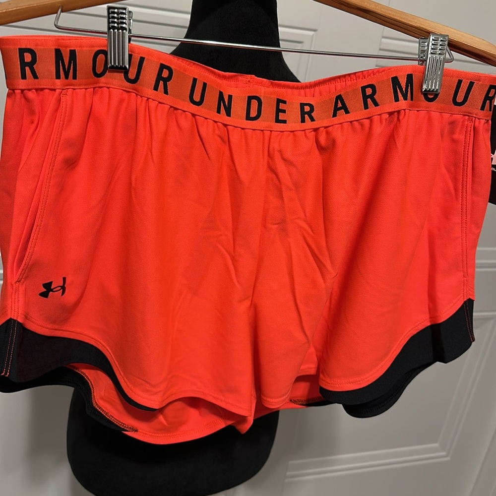 Under Armour Women's Orange Shorts with side pockets - Picture 4 of 7